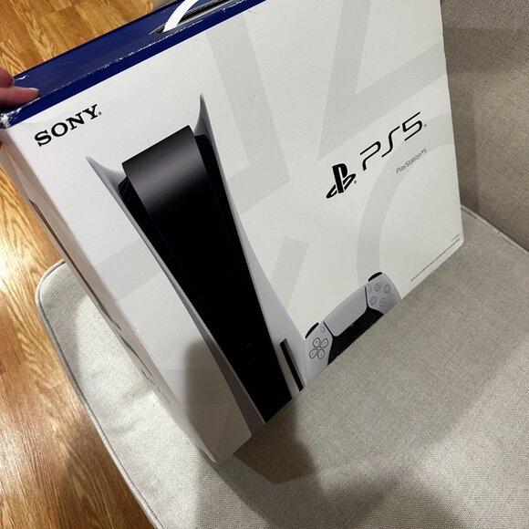 🎮 Sony PlayStation 5 Digital Edition Console – White | 825GB SSD | Model 300663 - Picture 3 of 5